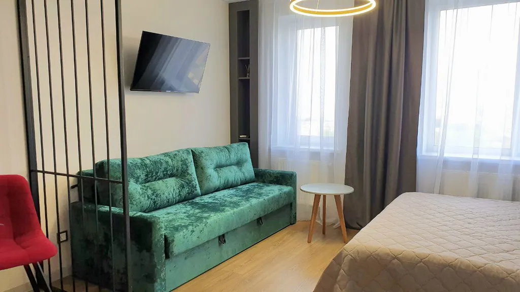 Уютная дизайнерская квартира с прекрасным видом из окна