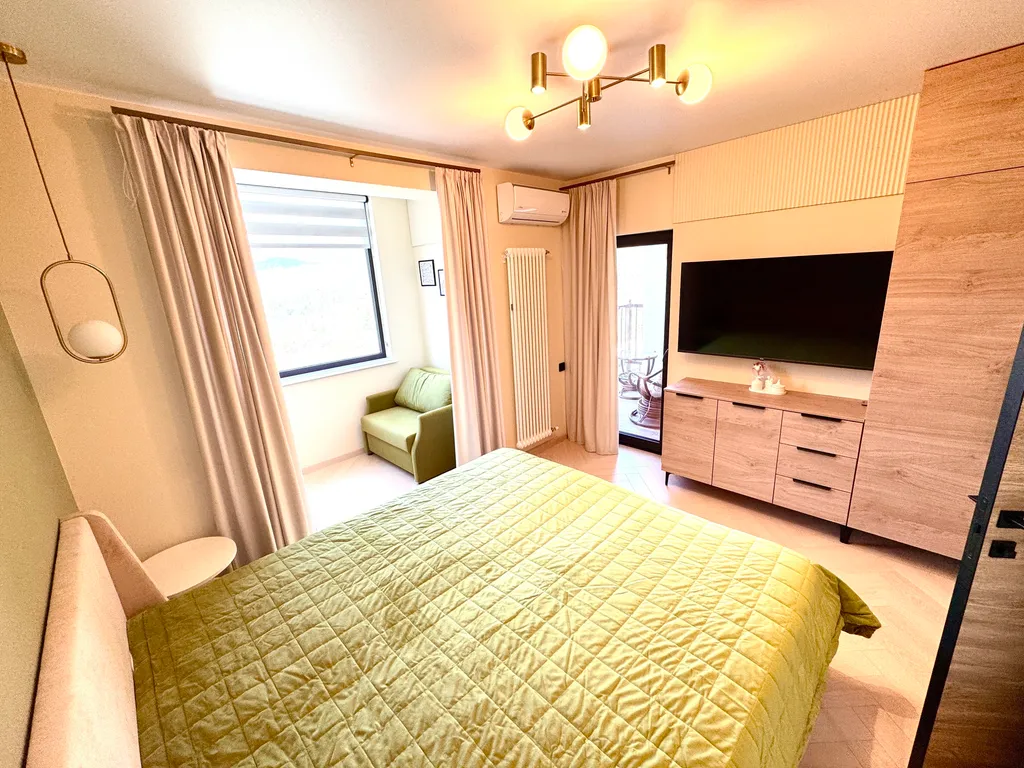 Видовая квартира с бассейном в современном Курортном комплексе