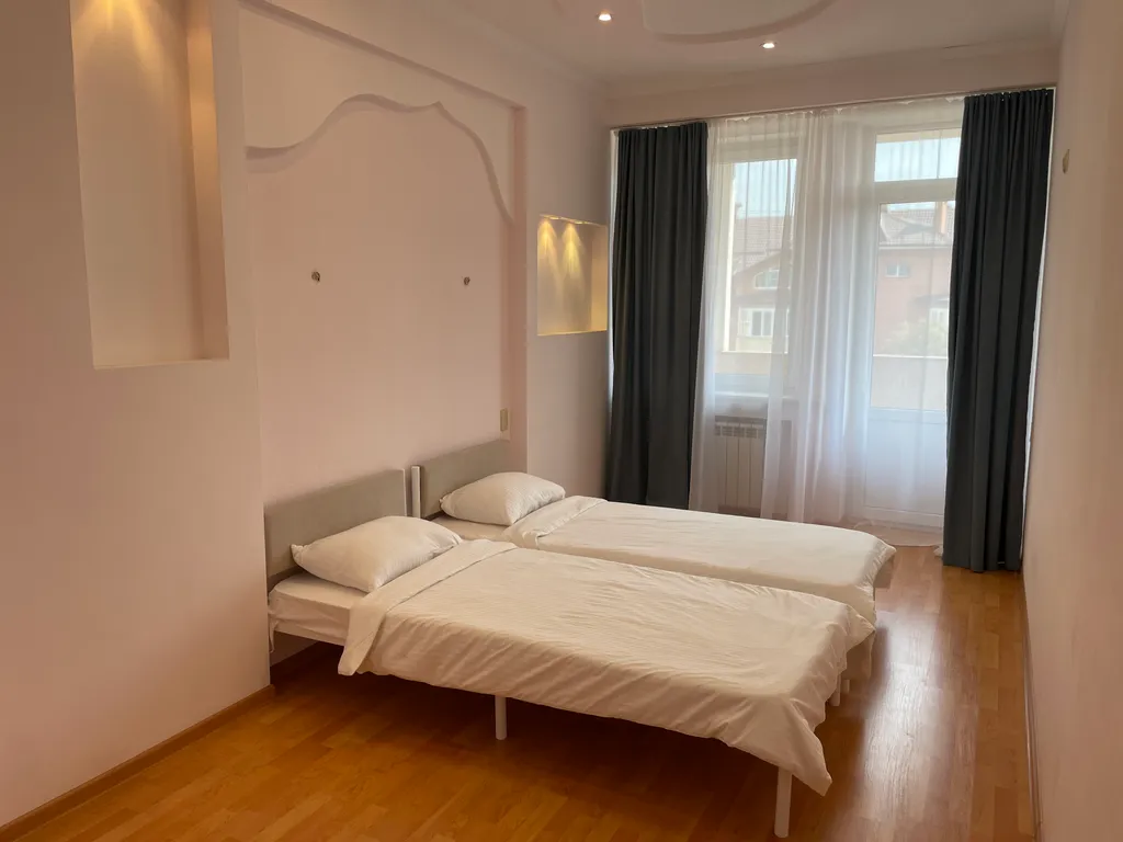 Апартаменты для большой семьи в курзоне, с балконом и видом на машук