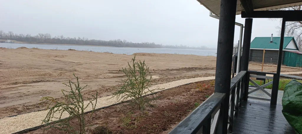 Срубовый дом на берегу Волги