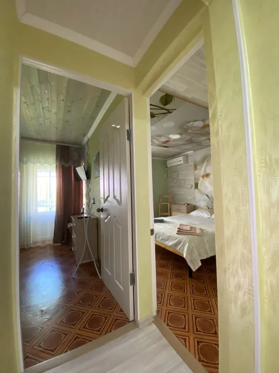 Четырехместный двухкомнатный номер с балконом с видом на горы