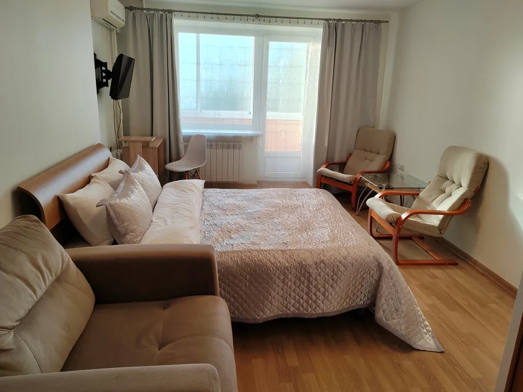 Около музея космонавтики с видом на памятник 600-летию Калуги