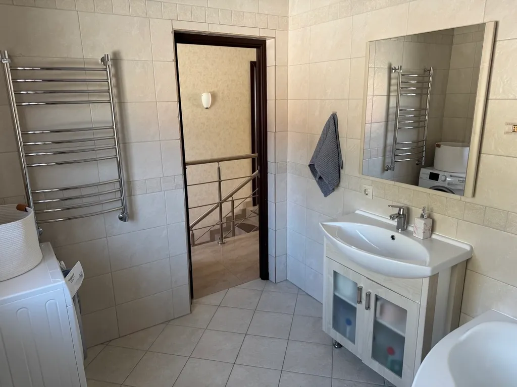 4-комнатный Дом