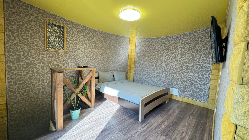 Коттедж с теплым бассейном под открытым небом. На 6 человек.