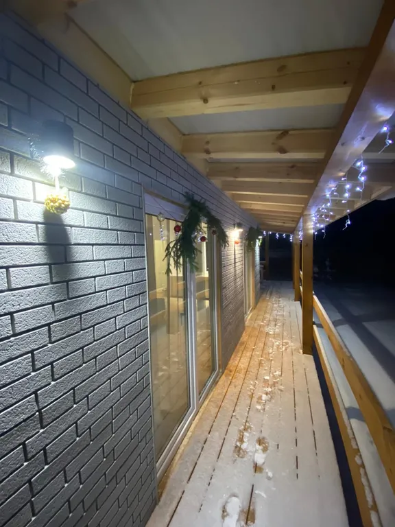 Дом с большой верандой