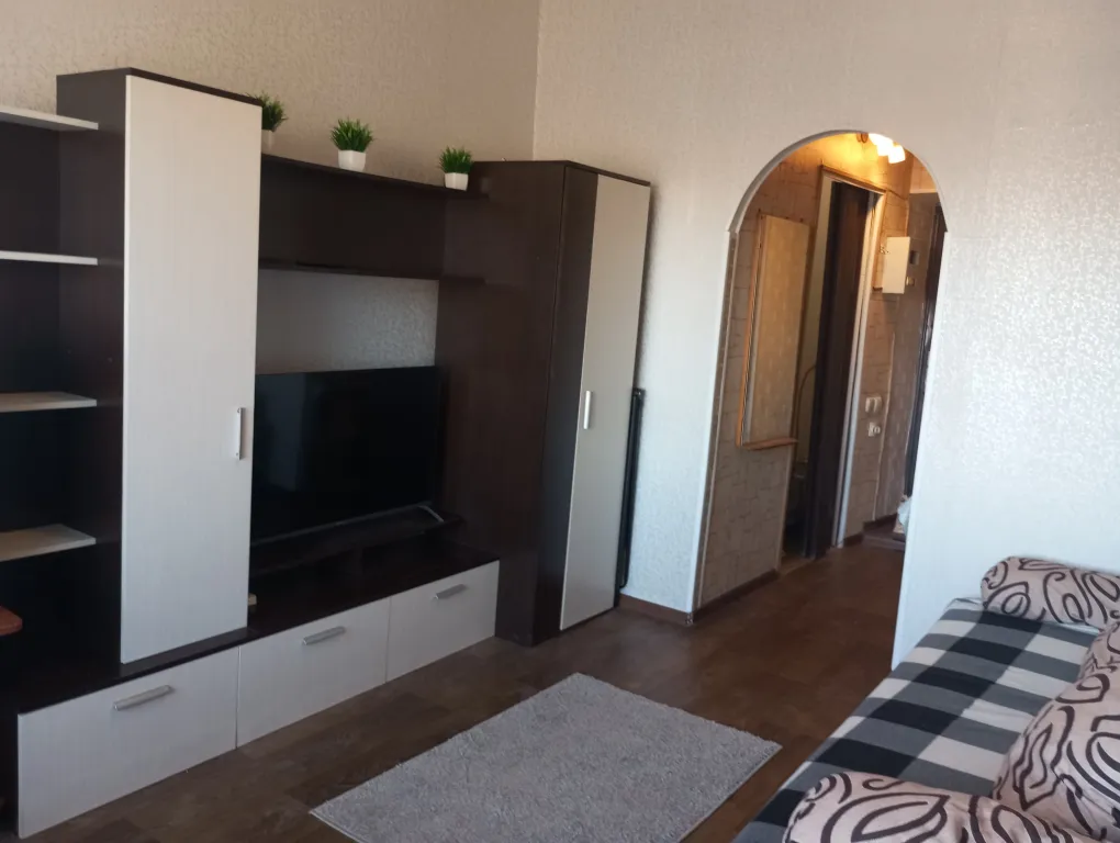 Квартира с видом на горы в ближайшем доме к Старому озеру напротив парка