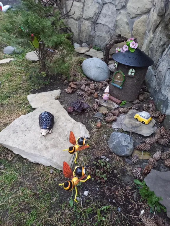 Светлая, чиста квартира в центре Владикавказа. Парковки во дворе  нет.