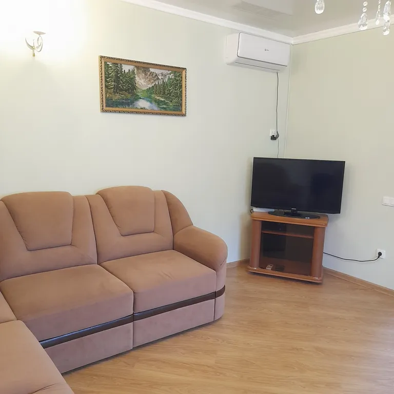 Отдельностоящий двухэтажный дом