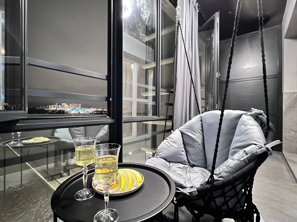 Уникальная cтудия с мини-бассейном на двоиx