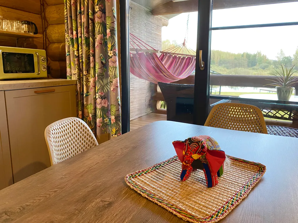 Домик со своим прудом и баней