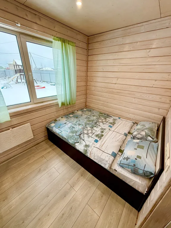 Уютный коттедж с панорамными окнами на берегу озера