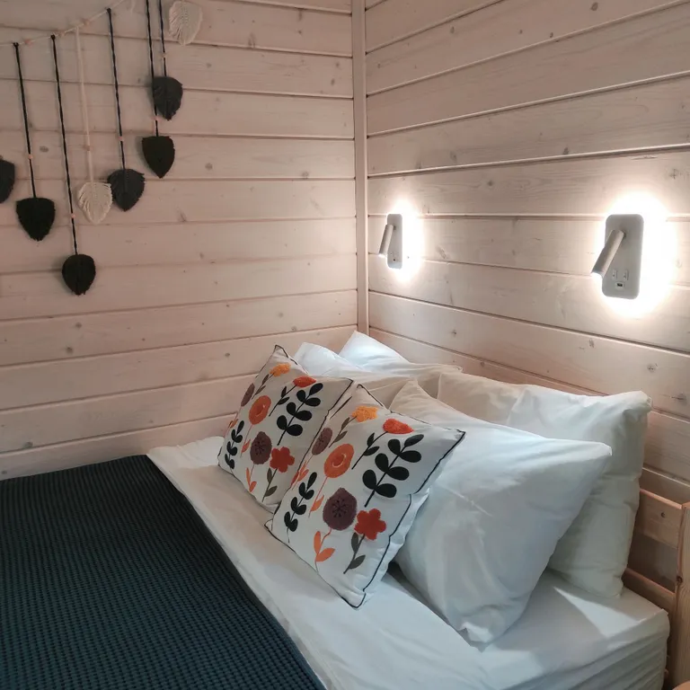 Экодомик из рубленого бревна с дровяной сауной