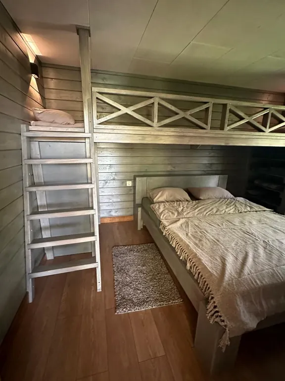 Дом в березах