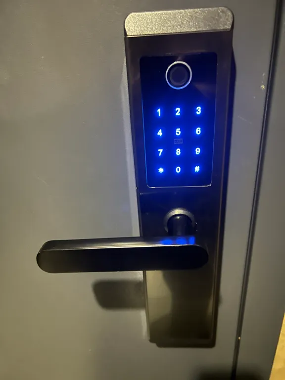 Квартира Квартира Комфортабельная студия с собственной террасой возле Планеты — Красноярск