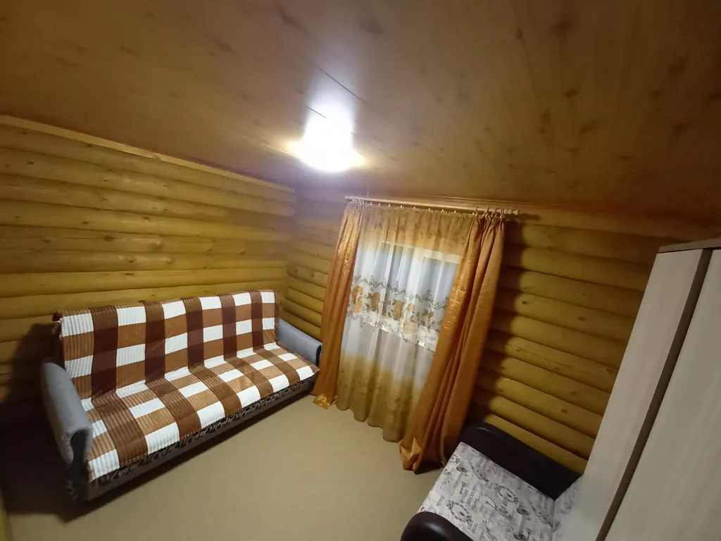 Домик из сосны в городе  С.