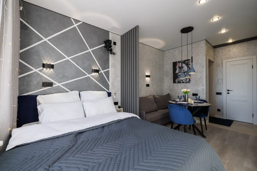 Уютная кино-студия с проектором