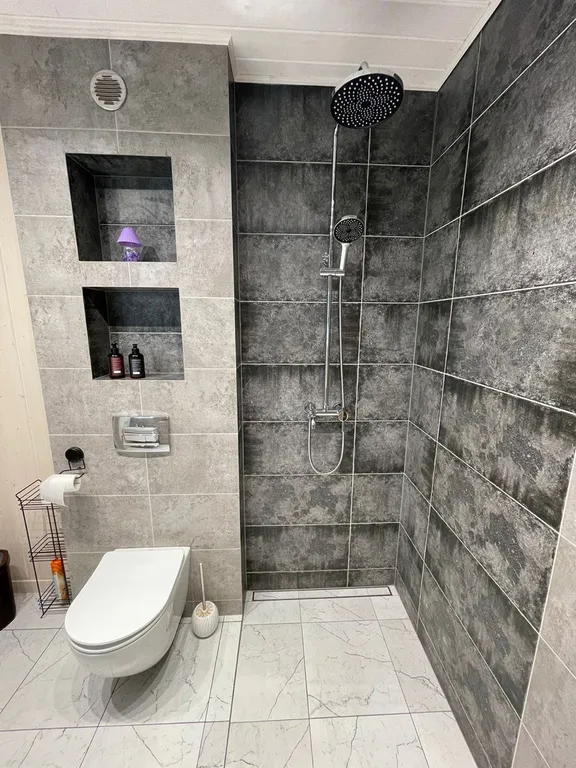 Барни с видом на лес с сауной