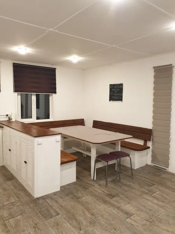 Уютный дом с сауной на первом этаже, в черте города у ручья