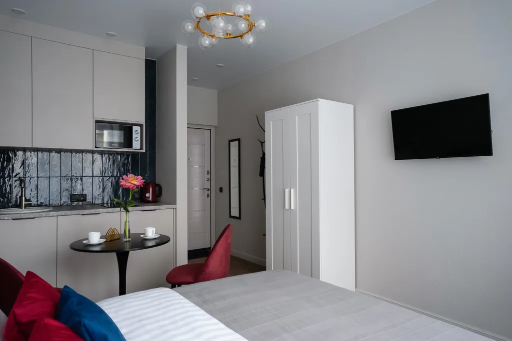 Синяя студия у моря