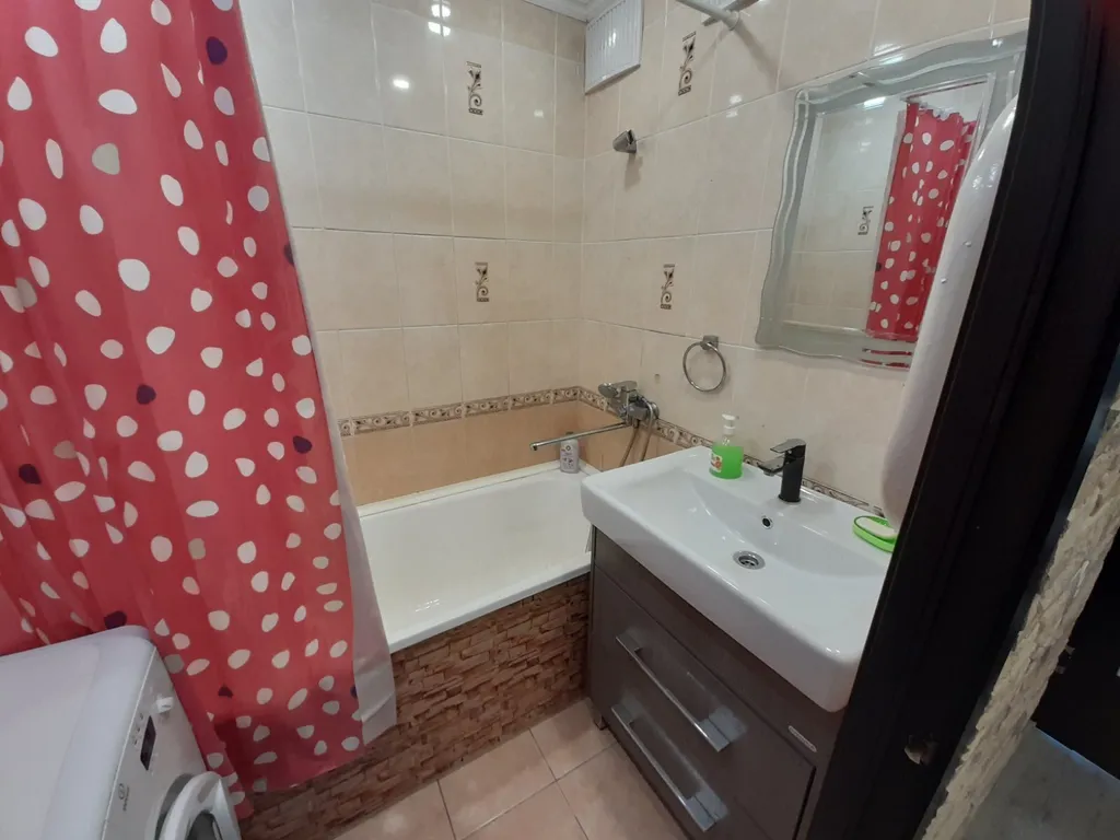 Квартира с балконом и видом на город и залив