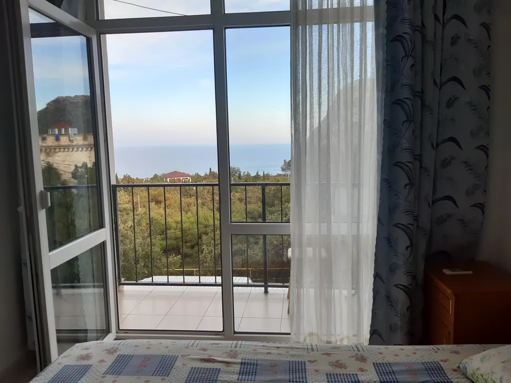 Номер с видом на море и горы
