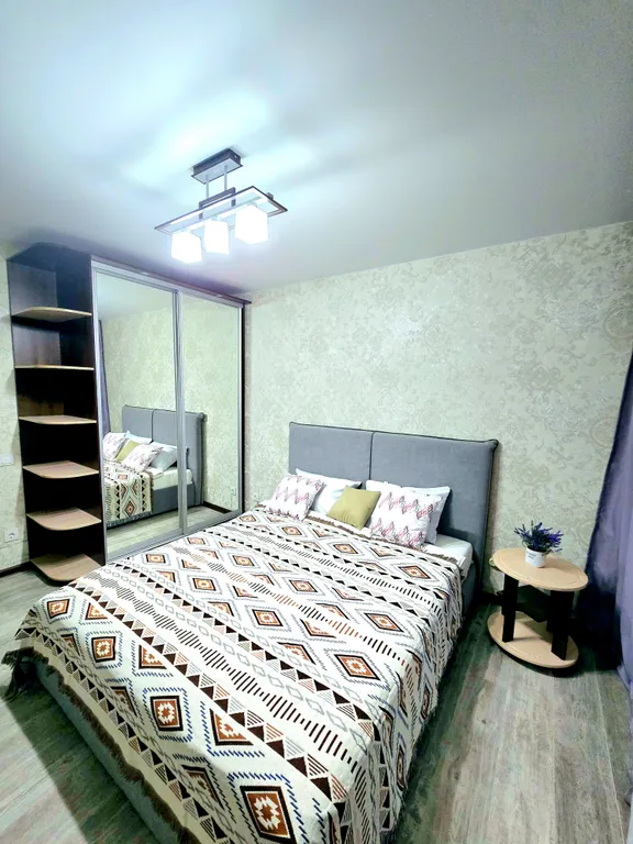 Шикарная квартира с огромным телевизором