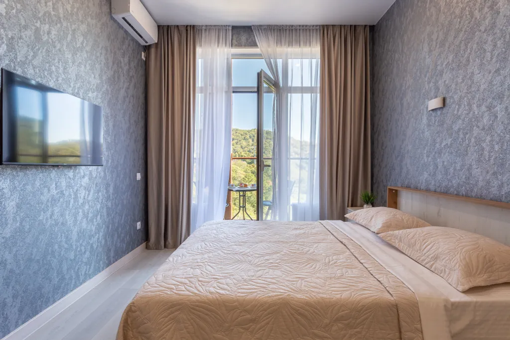 Студия с балконом и видом на горы