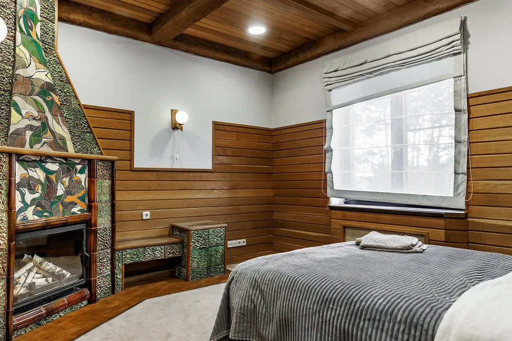 Современный дом с бассейном и сауной для большой компании