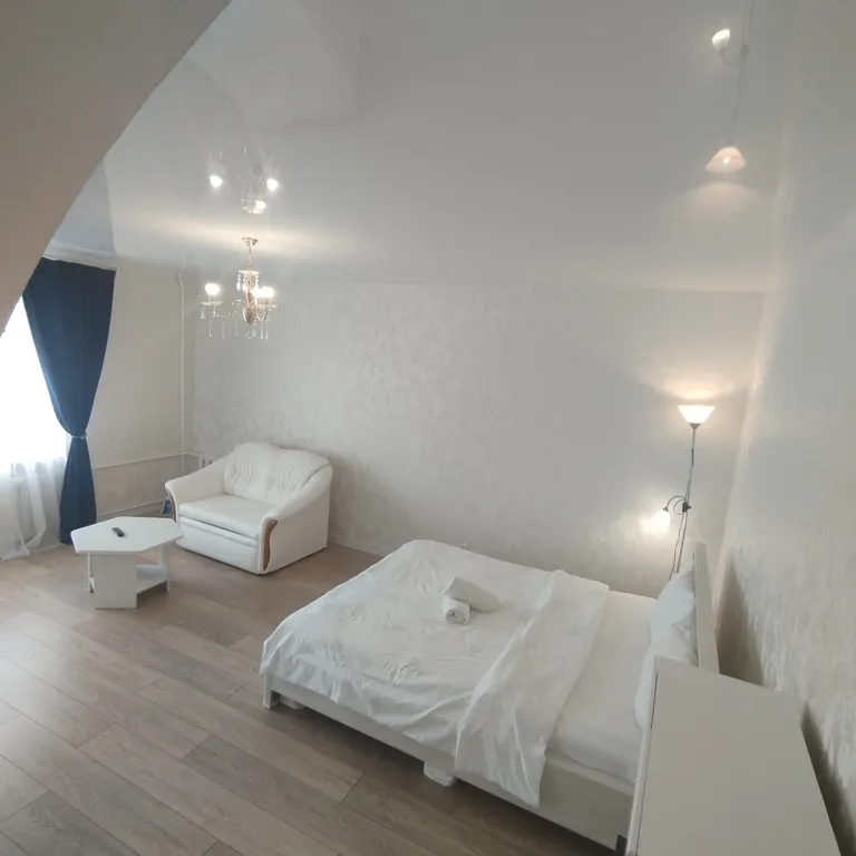 Очень светлая красивая новая квартира в самом центре у площади Победы