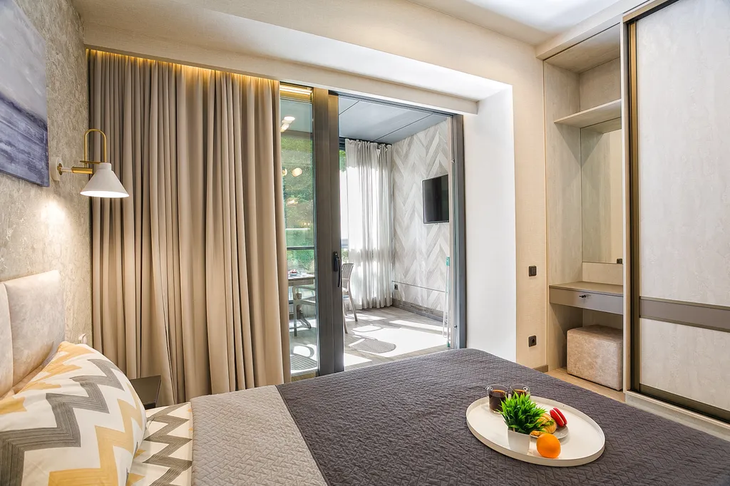 Современная квартира с террасой в приморском парке