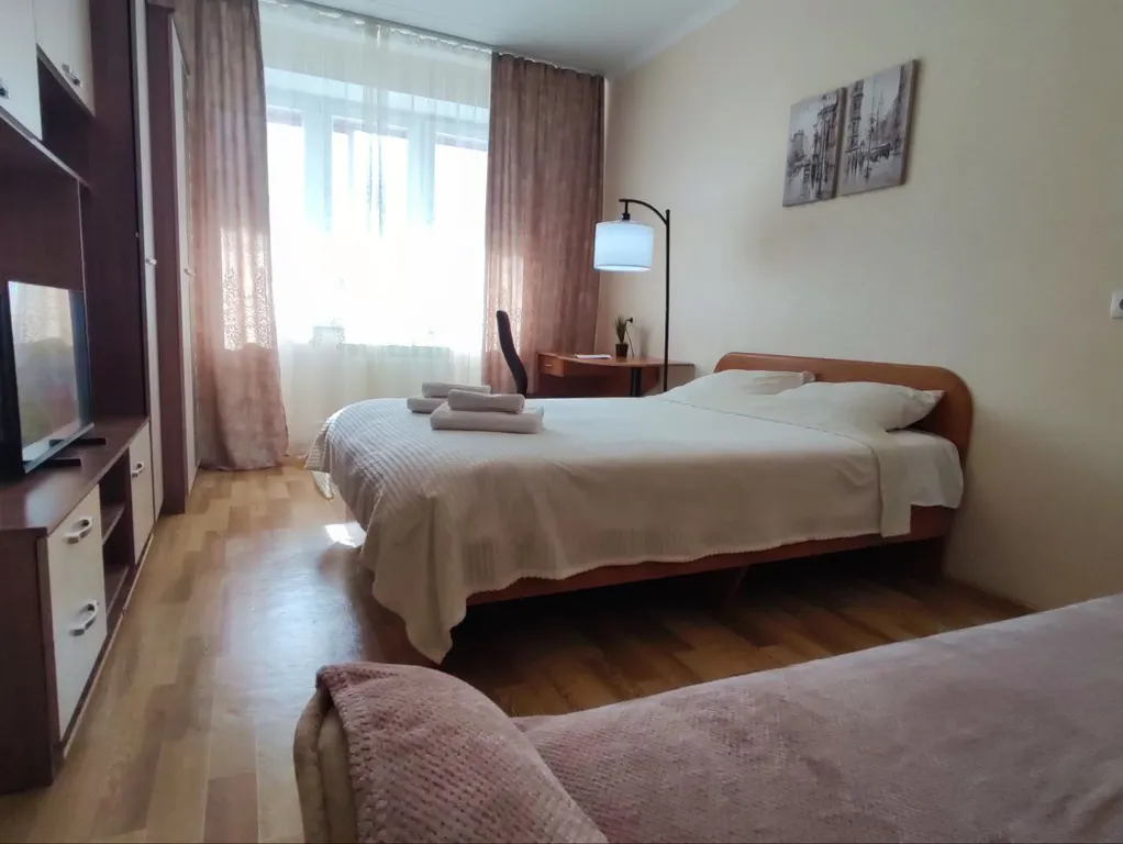 Уютнaя cветлaя квартира в центре рядом с парком Победы