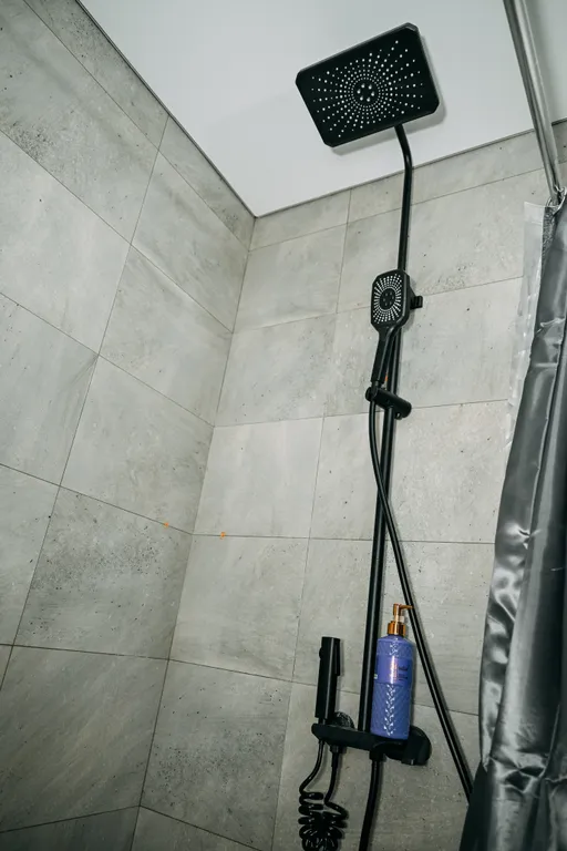 Студия с террасой и бассейном на первой береговой линии