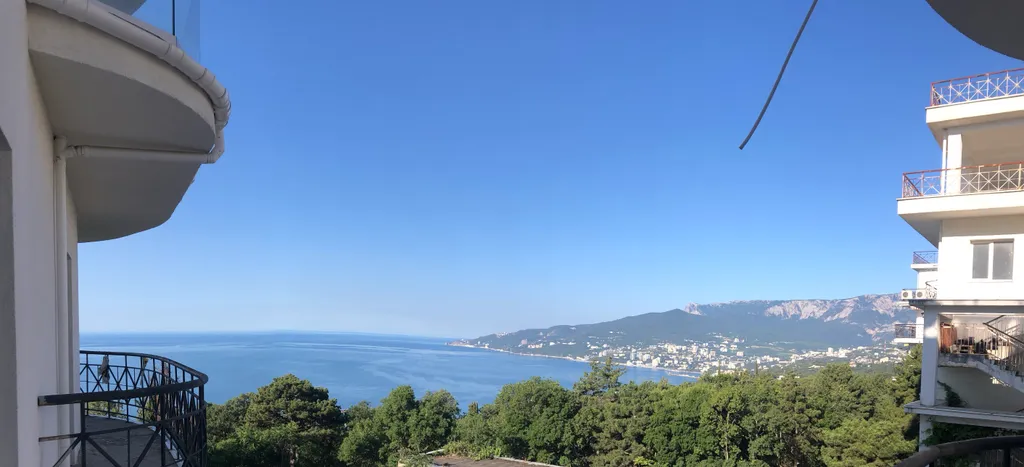 Квартира с видом на море и горы