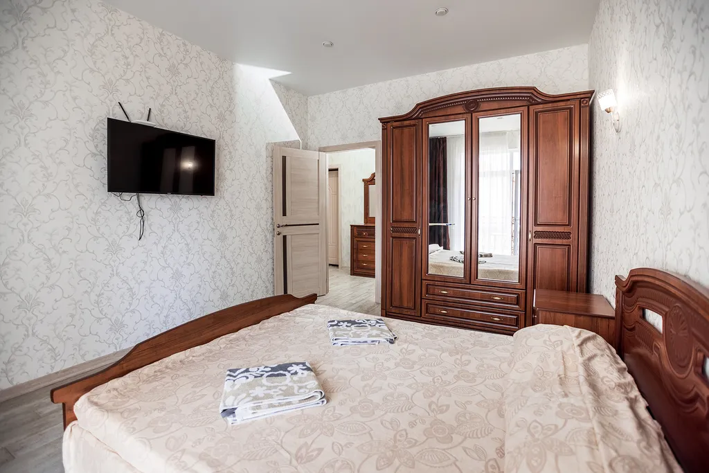 Квартира Квартира в ЖК Изумрудный город на берегу моря с бассейном — Геленджик