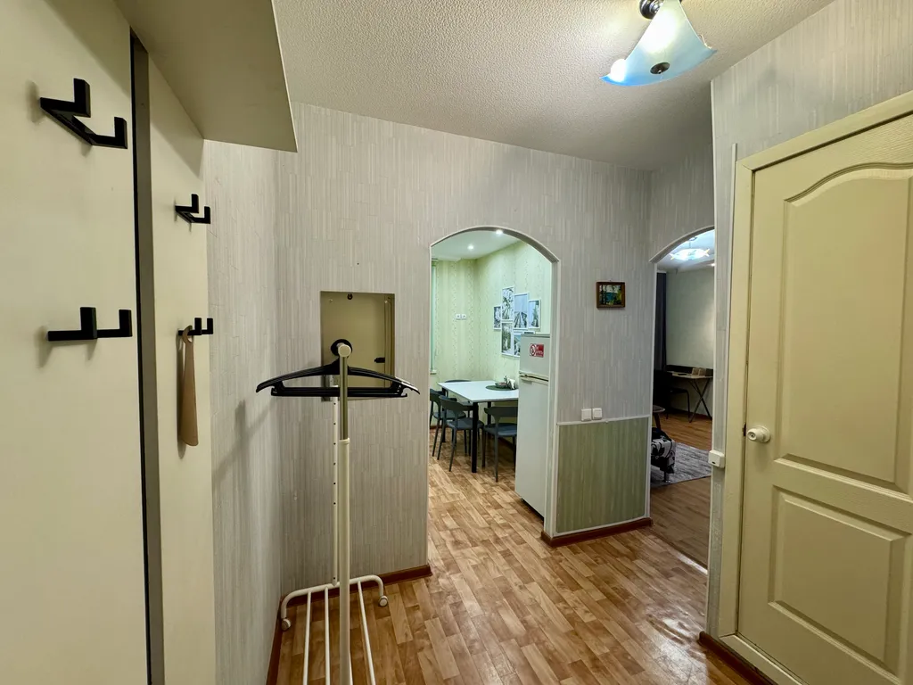 Стильная однокомнатная с большой кухней у ДК Металлургов