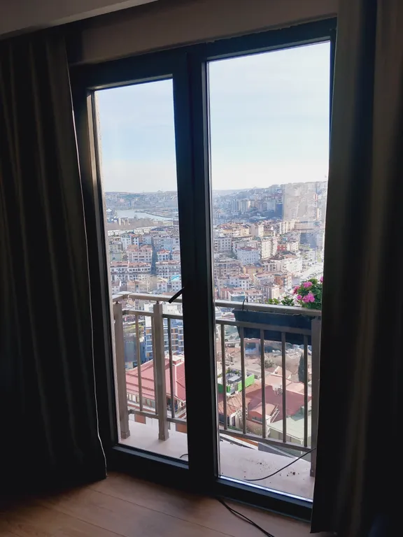 Видовая квартира с террасой в центре