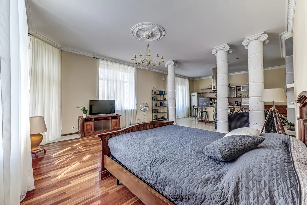 Квартира Просторная солнечная студия с круглым балконом — аренда посуточно в Выборг