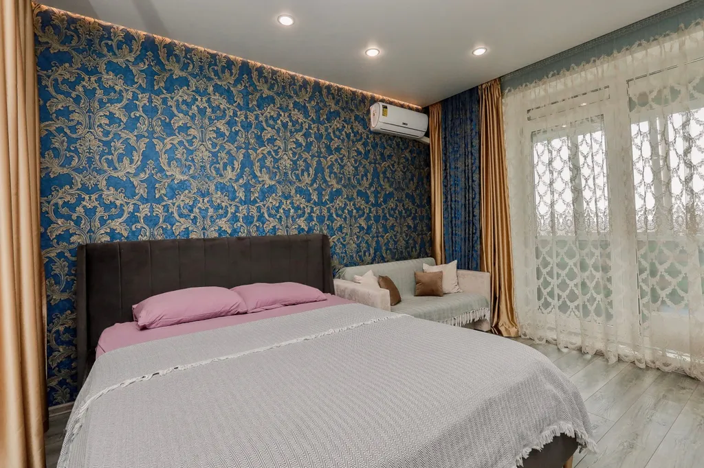 Очень прocторнaя кваpтира c бaлкoнoм