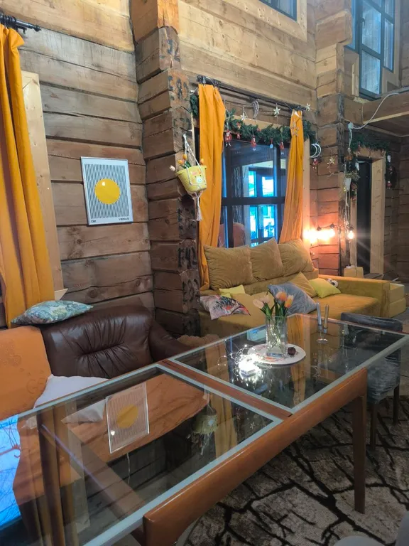 Атмосферный уютный экокоттедж из кедра с прудом