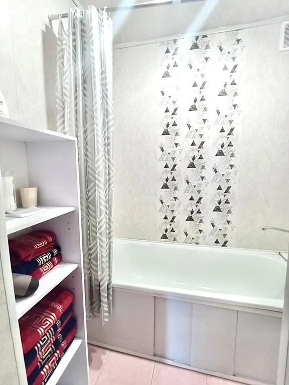 Большая квартира на набережной