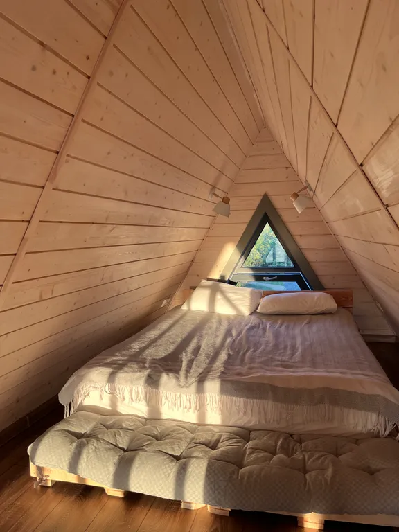 Уютный афрейм с горячей купелью на берегу реки Дон