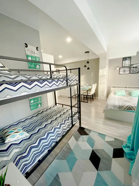 Студия на первой береговой