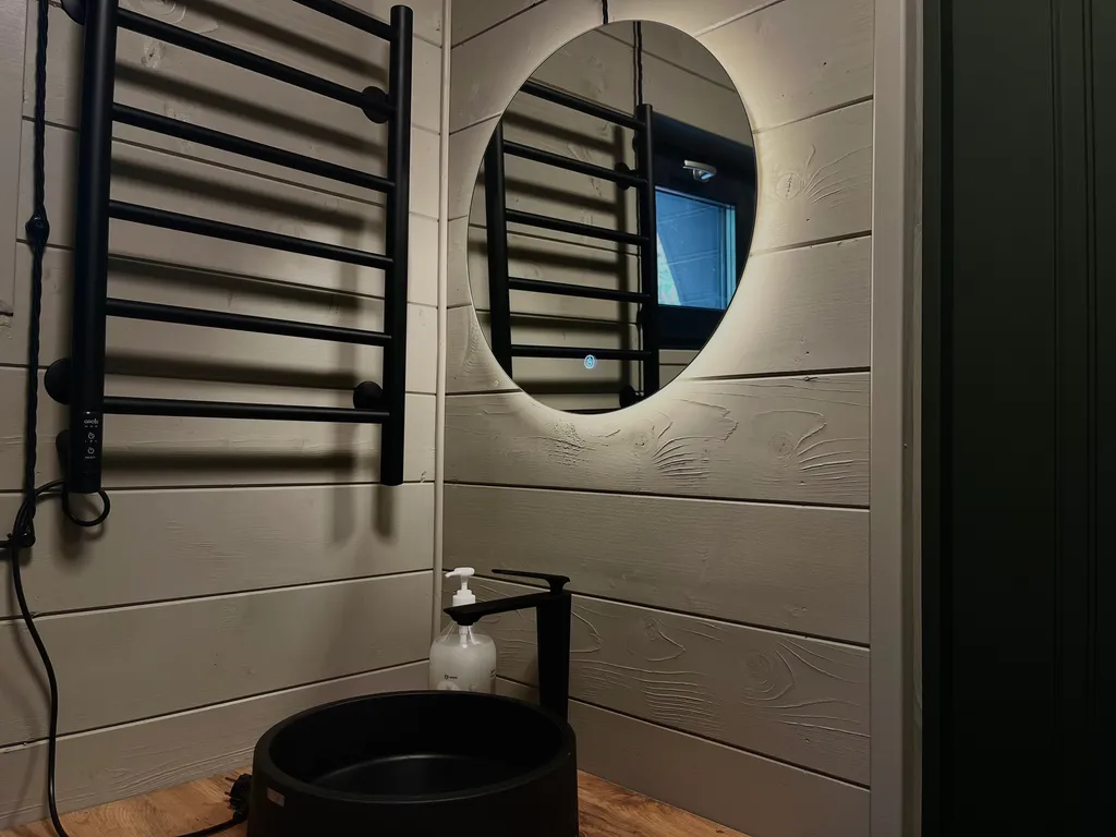 Домик у реки с банным чаном и сап-бордами