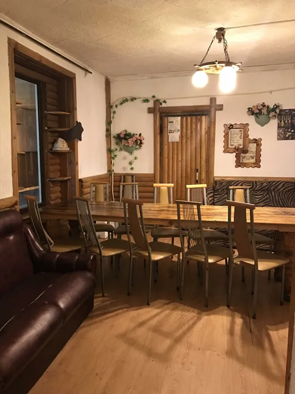 Коттедж на берегу пруда с бассейном