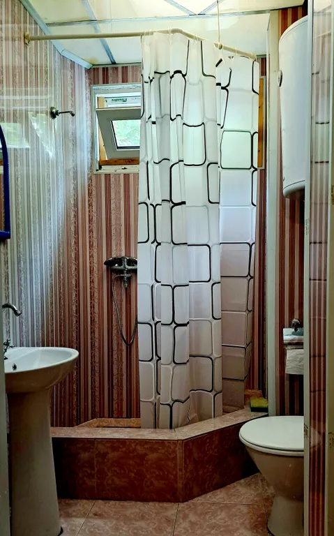 Уютная комната с двориком в частном доме