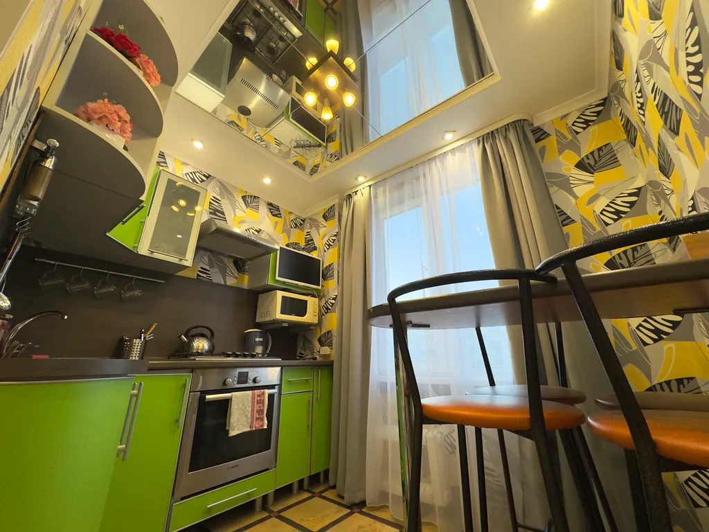 Люксовая двухкомнатная с авторским освещением