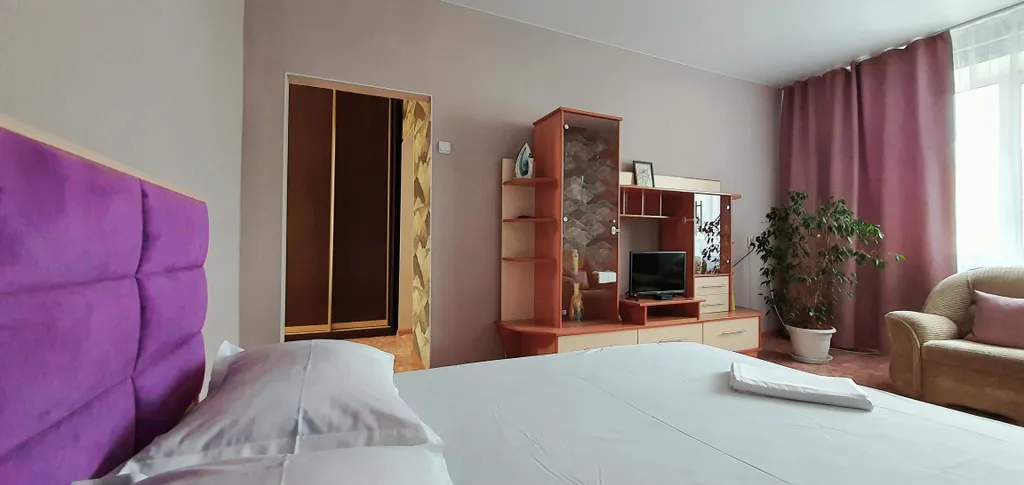 Просторная квартира в центре у парка Изумрудный и площади Октября