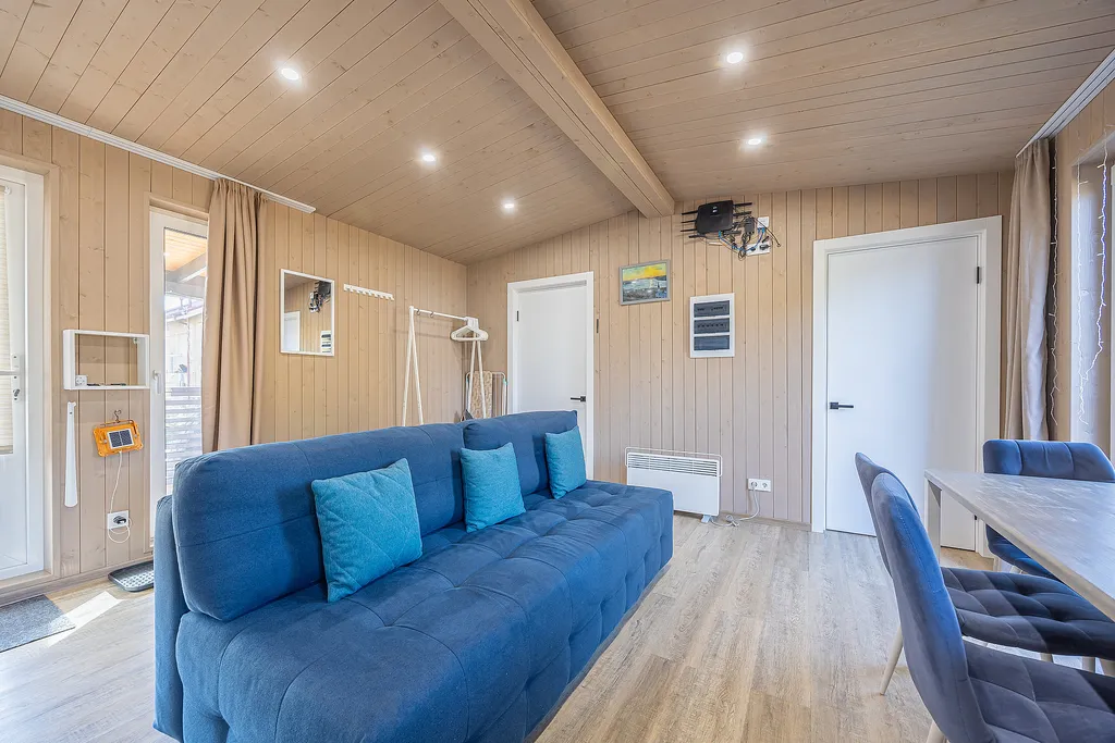 Коттедж Уютный новый домик в городе с горячей купелью — Новопокровское