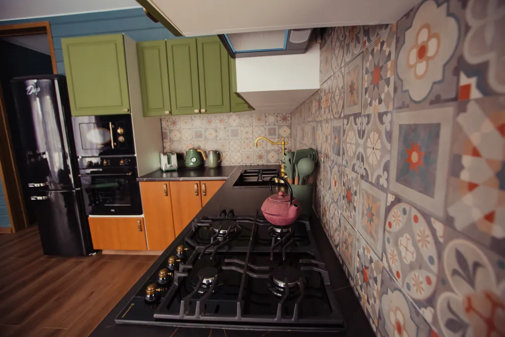 Большой панорамный коттедж в английском стиле с видом на озеро