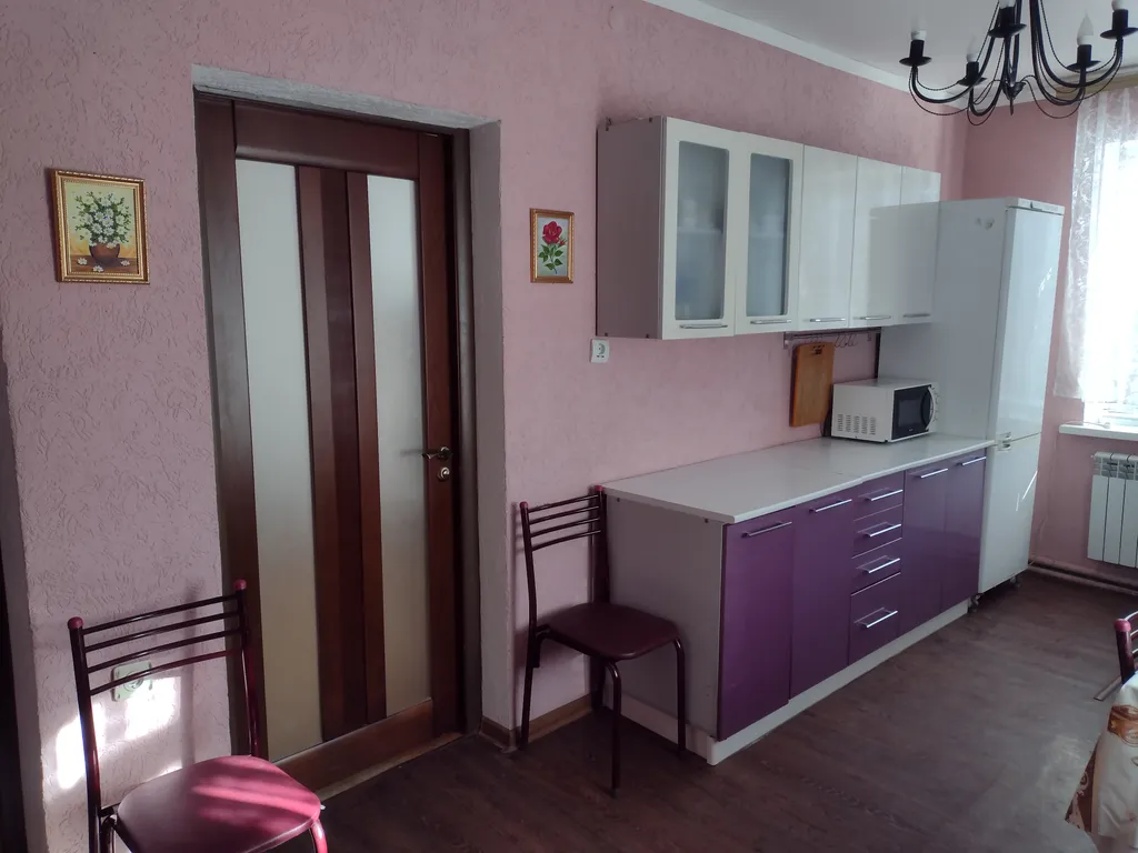 Уютный дoм, в живoписном райнe Беpмамыт у парка